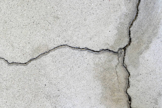 コンクリートの爆裂と水道管の漏水が建物ダメージを拡大させるしくみ